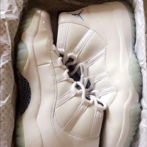 Jordan 11 Columbia Blues